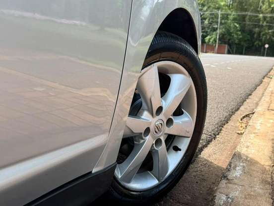 NISSAN-TIIDA-2011