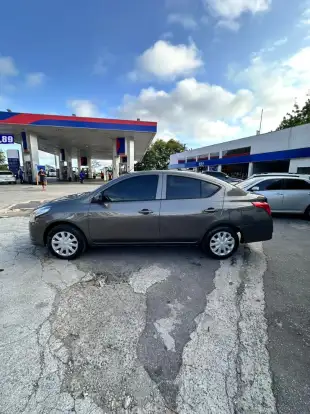 NISSAN-VERSA-2018