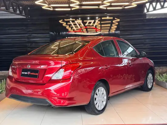 NISSAN-VERSA-2017