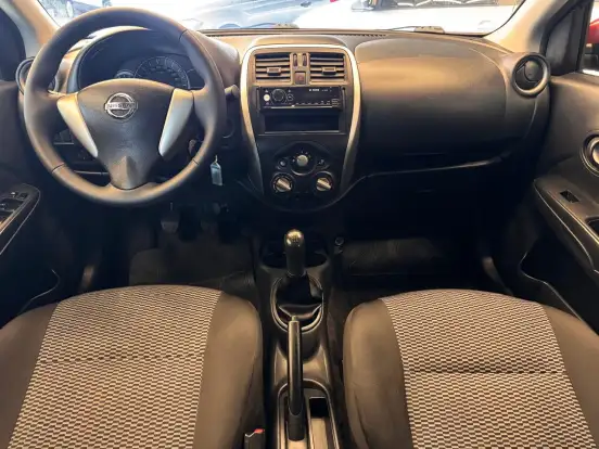 NISSAN-VERSA-2017