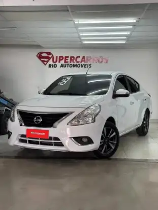 NISSAN-VERSA-2017