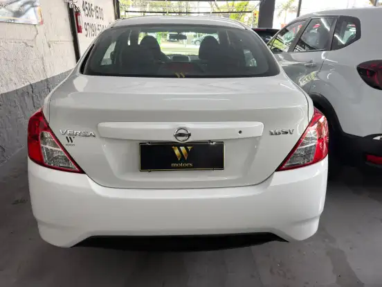 NISSAN-VERSA-2017