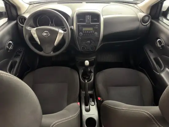 NISSAN-VERSA-2017