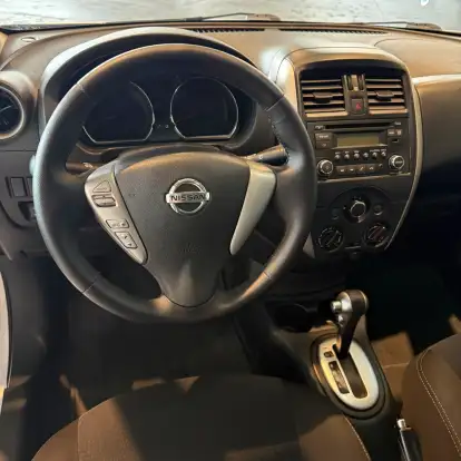 NISSAN-VERSA-2017