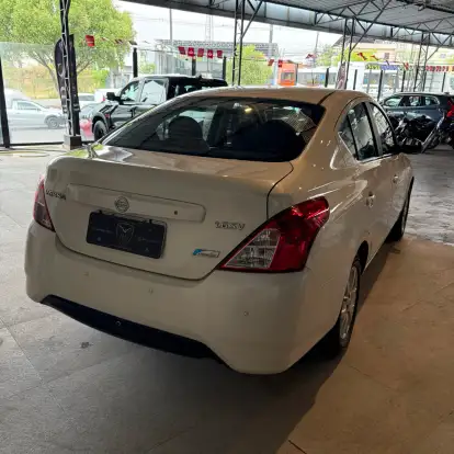NISSAN-VERSA-2017