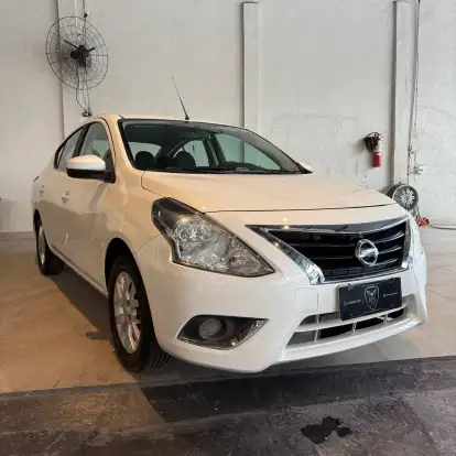 NISSAN-VERSA-2017