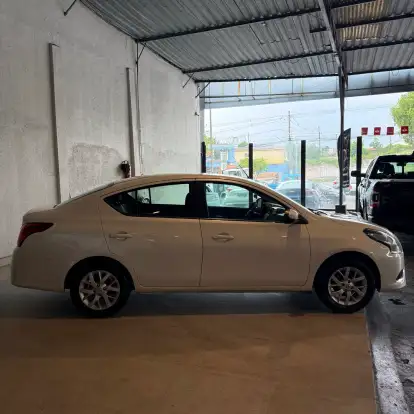 NISSAN-VERSA-2017