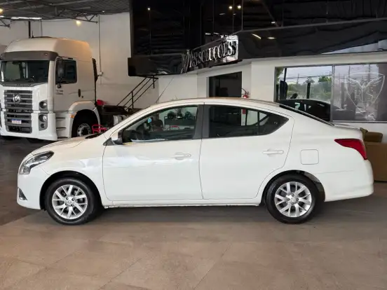 NISSAN-VERSA-1.6 16V FLEXSTART SV 4P XTRONIC NISSAN-VERSA-2017