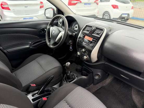 NISSAN-VERSA-2018