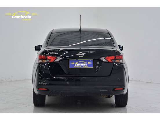 NISSAN-VERSA-2021