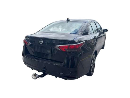 NISSAN-VERSA-2021