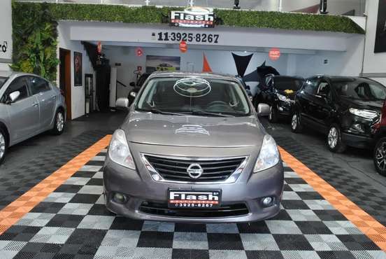 NISSAN-VERSA-2012