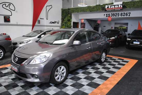 NISSAN-VERSA-2012