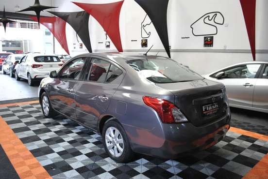 NISSAN-VERSA-2012