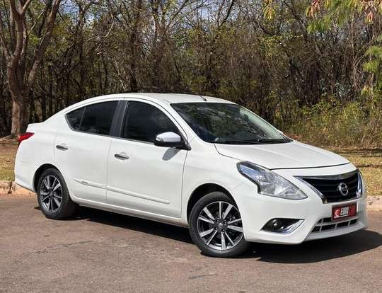NISSAN-VERSA-2017