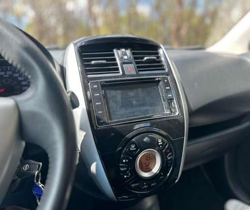 NISSAN-VERSA-2017