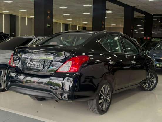 NISSAN-VERSA-2018
