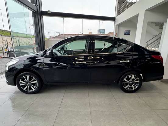 NISSAN-VERSA-2017