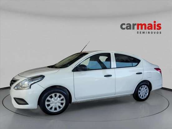 NISSAN-VERSA-2021