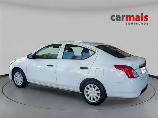NISSAN-VERSA-2021
