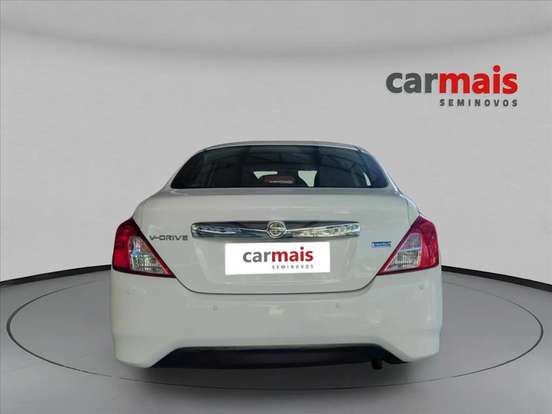 NISSAN-VERSA-2021