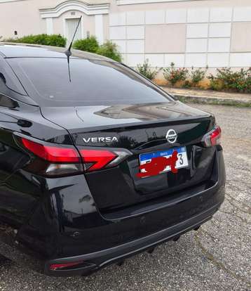 NISSAN-VERSA-2023