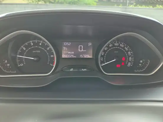 PEUGEOT-2008-1.6 16V FLEX GRIFFE 4P AUTOMÁTICO PEUGEOT-2008-2018