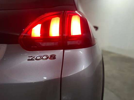 PEUGEOT-2008-2022