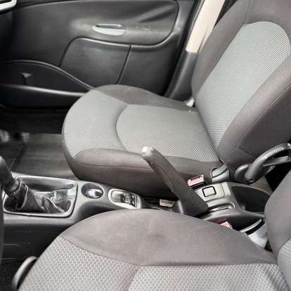 PEUGEOT-207-2011