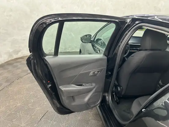 PEUGEOT-208-2022