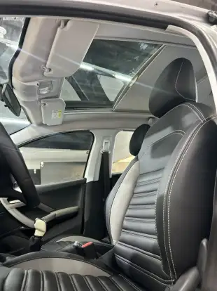 PEUGEOT-208-2017