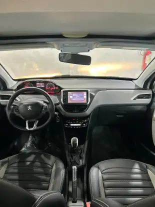 PEUGEOT-208-2017
