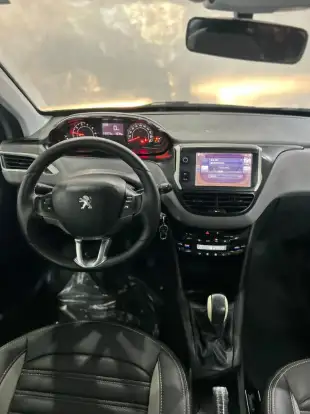 PEUGEOT-208-2017