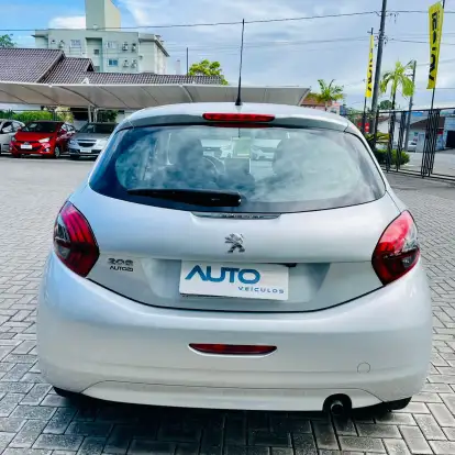 PEUGEOT-208-2018