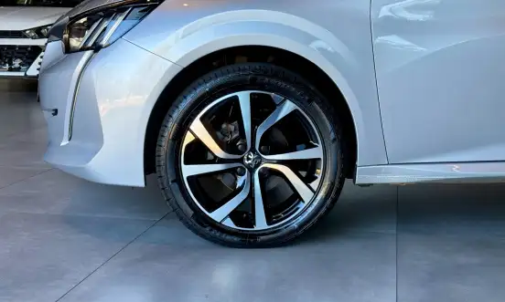 PEUGEOT-208-2020