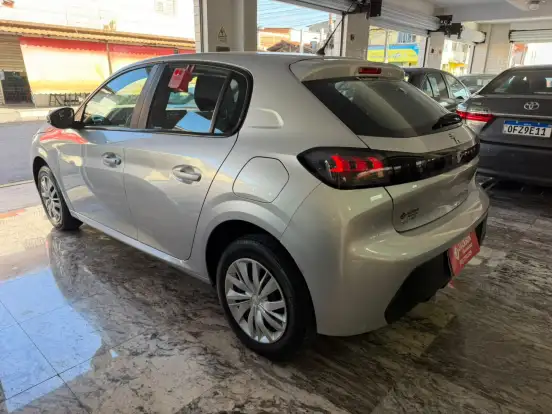 PEUGEOT-208-2021