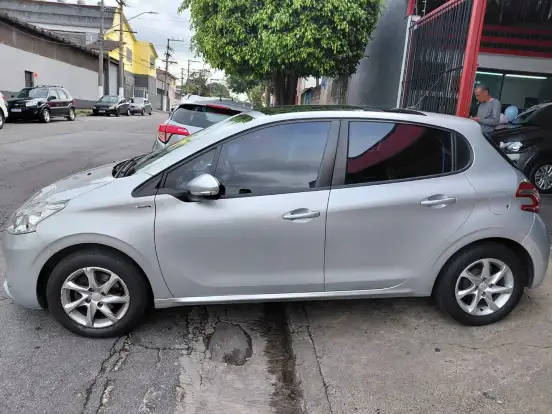 PEUGEOT-208-2016