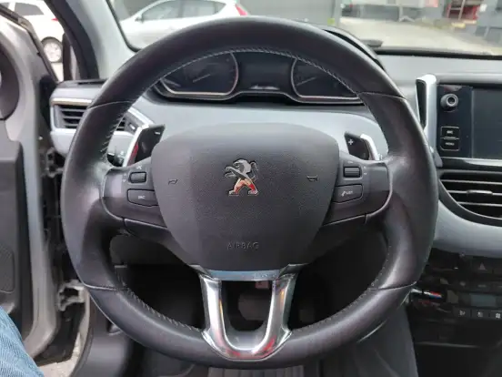PEUGEOT-208-1.6 ALLURE 16V FLEX 4P AUTOMÁTICO PEUGEOT-208-2016