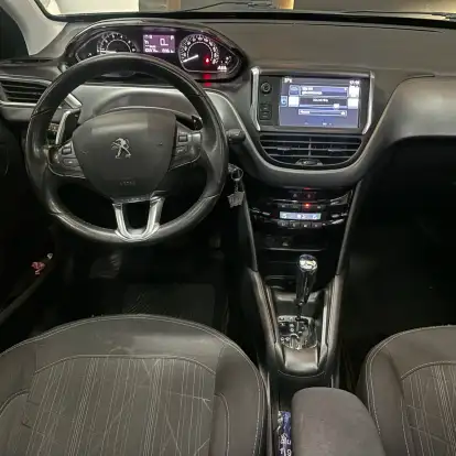 PEUGEOT-208-2015