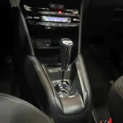 PEUGEOT-208-2015