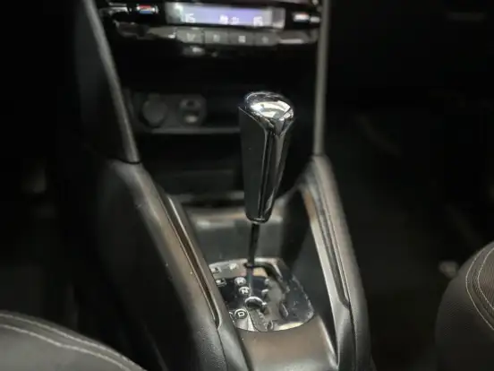 PEUGEOT-208-1.6 GRIFFE 16V FLEX 4P AUTOMÁTICO PEUGEOT-208-2015