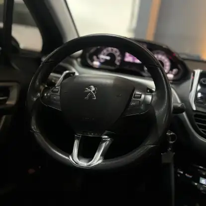PEUGEOT-208-2015