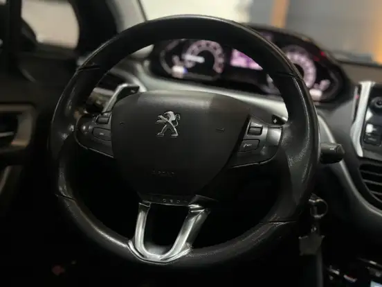 PEUGEOT-208-1.6 GRIFFE 16V FLEX 4P AUTOMÁTICO PEUGEOT-208-2015