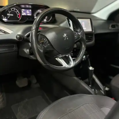 PEUGEOT-208-2015