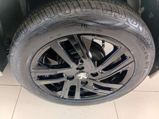 PEUGEOT-208-2022
