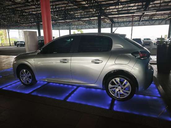 PEUGEOT-208-2021