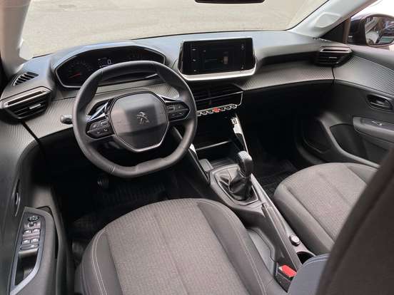 PEUGEOT-208-2021