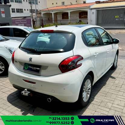 PEUGEOT-208-2017