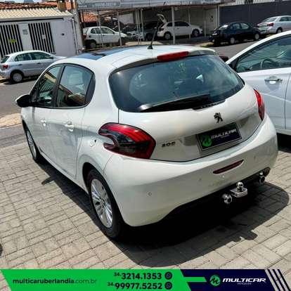 PEUGEOT-208-2017