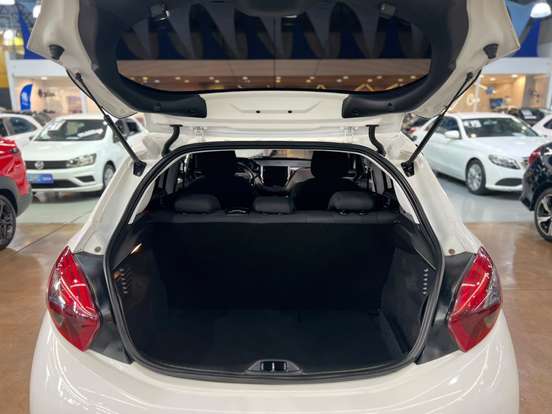 PEUGEOT-208-2017